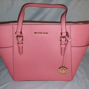 Charlotte Large Saffiano Leather Top-Zip Tote Bag in Pink Grapefruit.